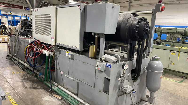 INYECTORA DE PLASTICO NISSEI 260 TONELADAS