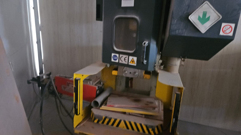 TROQUELADORA 40 TONELADAS CON ALIMENTADOR