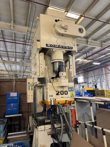 PRENSA MECANICA KOMATSU 200 TONELADAS